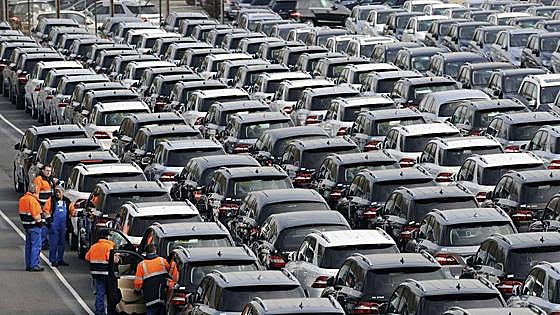 Las ventas de coches crecen un 66% en marzo y rozan las 100.000 unidades