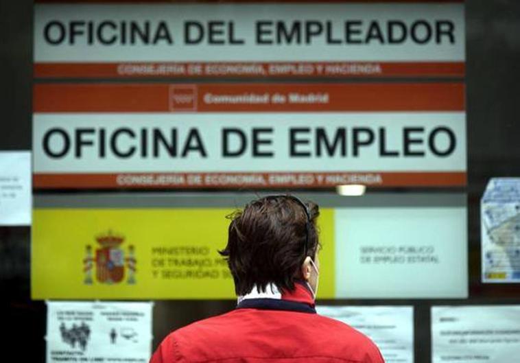 El paro baja en 49.000 personas en marzo con otro récord de 20,4 millones de cotizantes