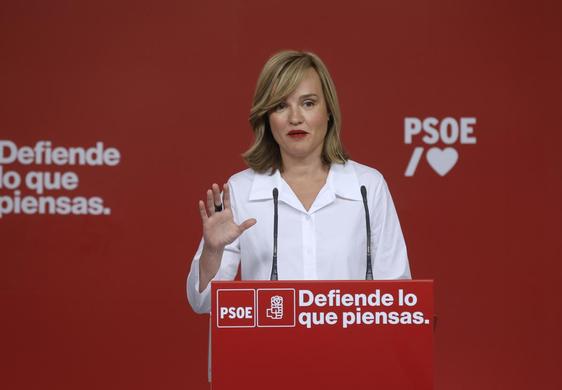 La portavoz del PSOE, Pilar Alegría, este lunes en la sede de su partido.