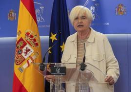 La diputada del PSOE Isaura Leal durante la rueda de prensa de su grupo een el Congreso este lunes.