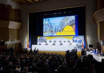 Una junta hasta la bandera, de la UE y de España, y la próxima, en inglés