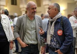 Los líderes de CC OO, Unai Sordo (izq.), y UGT, Pepe Álvarez.