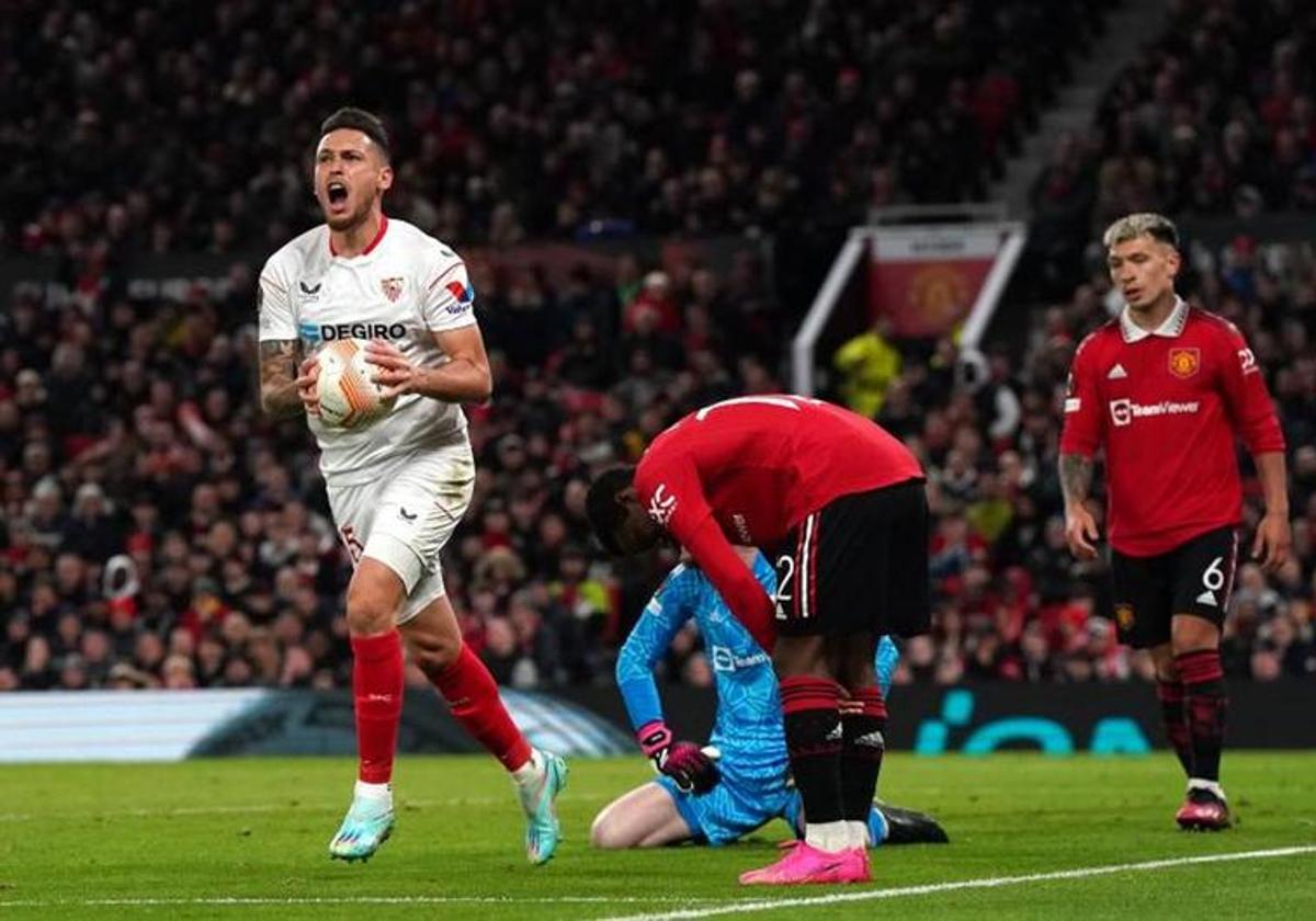 El Sevilla sobrevive en Old Trafford