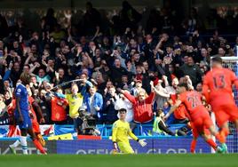 Kepa se lamenta tras encajar el segundo gol que le hizo el Brighton al Chelsea en Stamford Bridge.