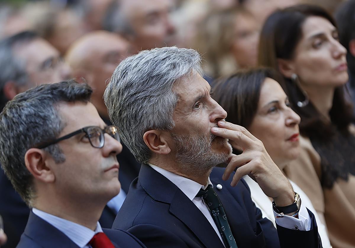 El ministro Bolaños, quien desveló el espionaje, junto a los espiados Marlaska y Robles