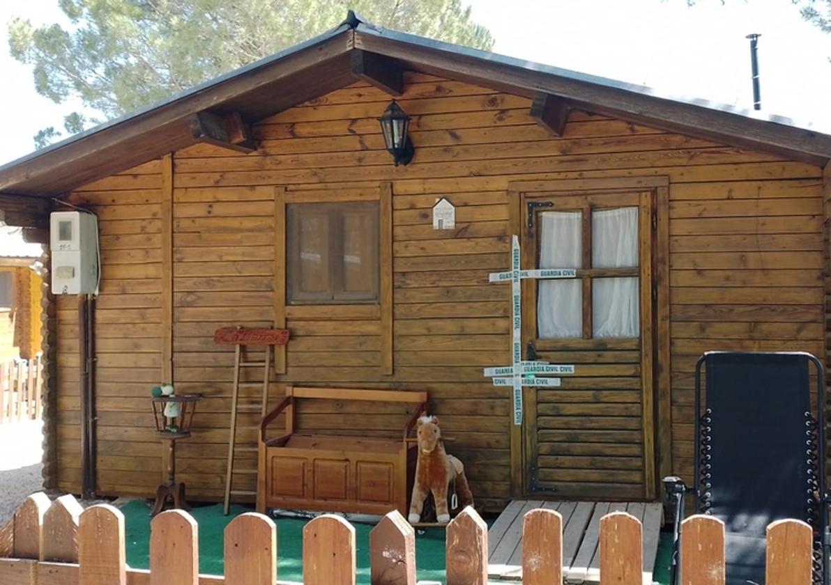 La casa de madera donde el joven mató a su madre.