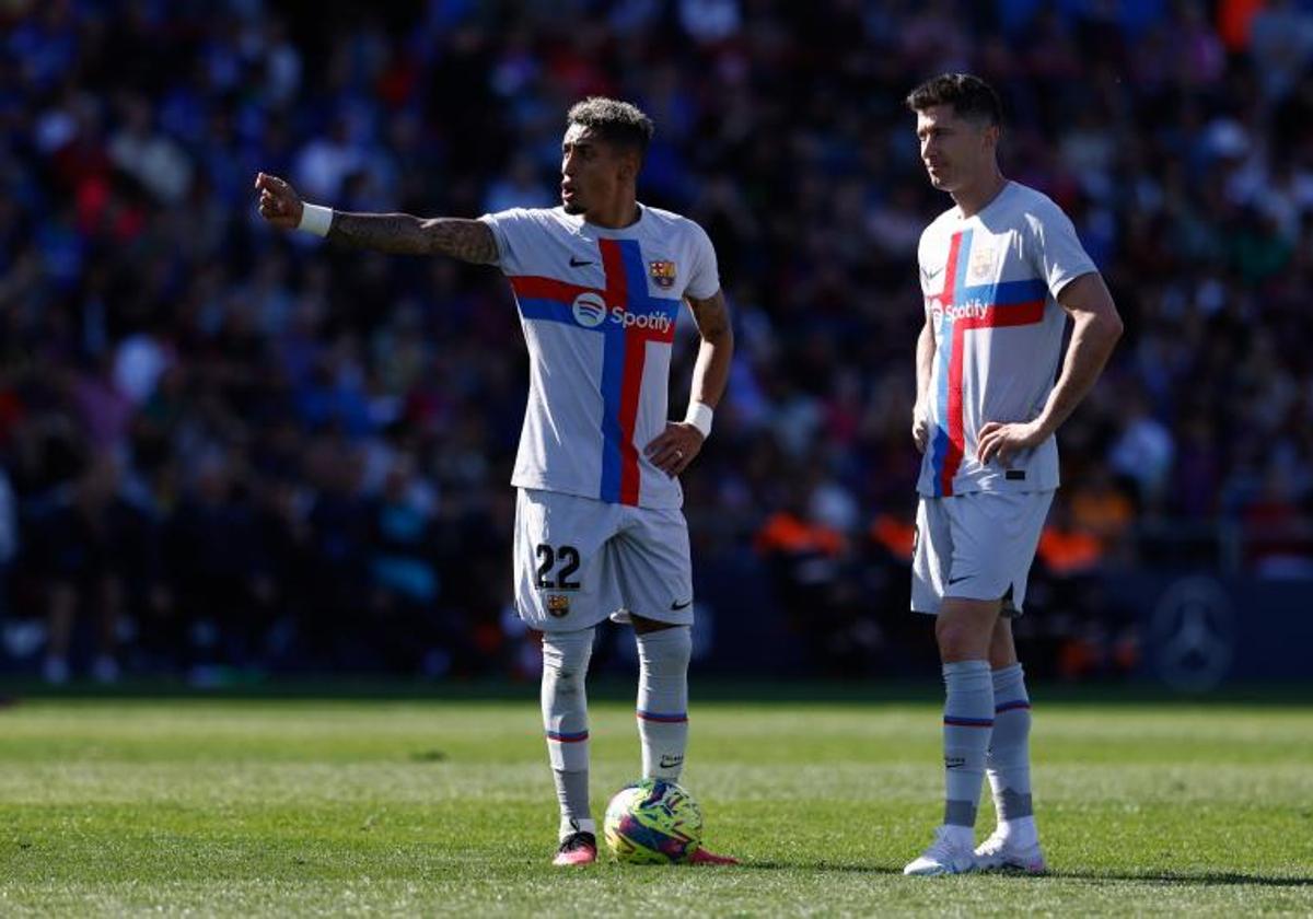 Raphinha y Lewandowski, durante el Getafe-Barça.