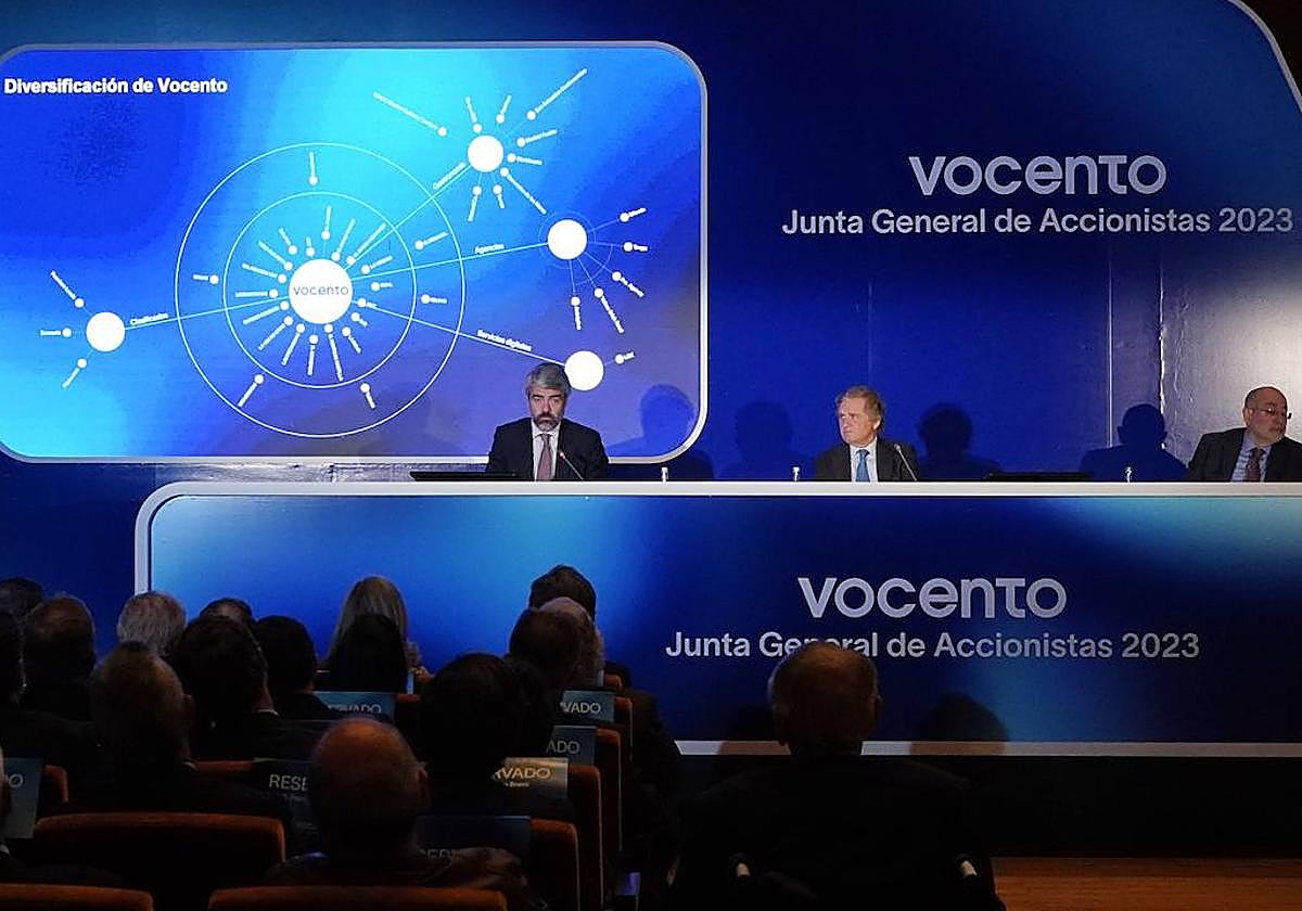 El consejero delegado, Luis Enríquez; el presidente, Ignacio Ybarra; y el secretario del Consejo, Carlos Pazos.