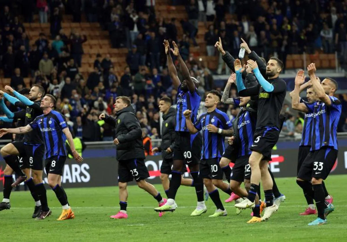 Los jugadores del Inter celebran la clasificación para semifinales de la Champions.