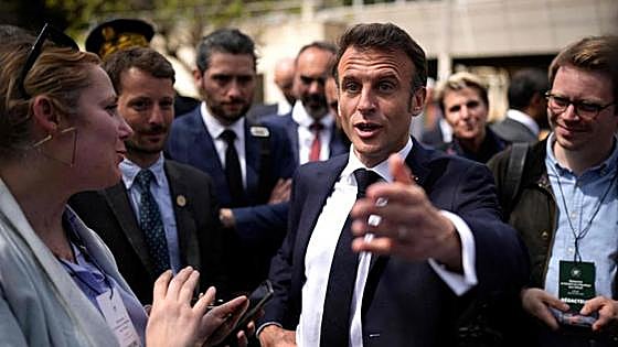 Las caceroladas ensombrecen la gira nacional de Macron para reconciliarse con los franceses