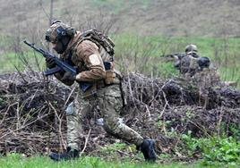 Militares de la Guardia Nacional de Ucrania participan en unos ejercicios en la región de Kharkiv.