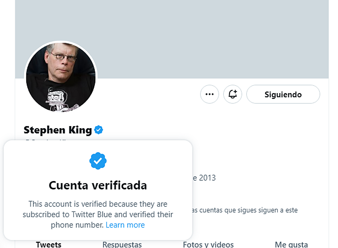 Mensaje que sale en la cuenta de Stephen King indicando que es suscriptor de pago