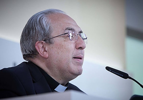 El portavoz de los obispos, César García Magán, este viernes en una rueda de prensa.