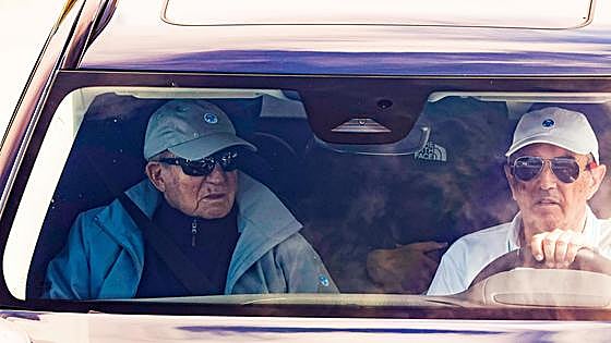 El rey emérito evita participar en la regata de Sanxenxo por la mala mar