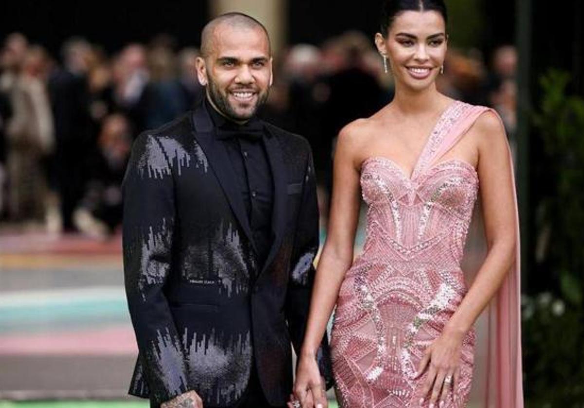 Dani Alves junto a su exmujer y modelo Joana Sanz, en una imagen de archivo.