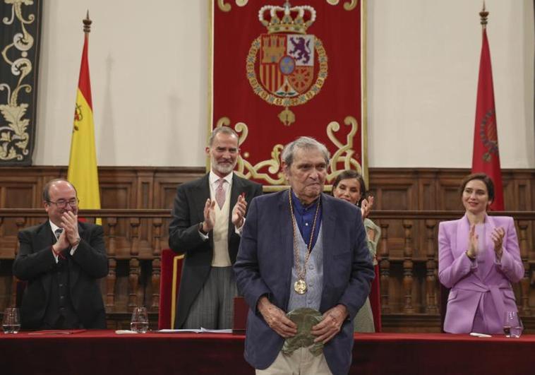 Rafael Cadenas, un Cervantes sin corbata que canta a la libertad y la democracia