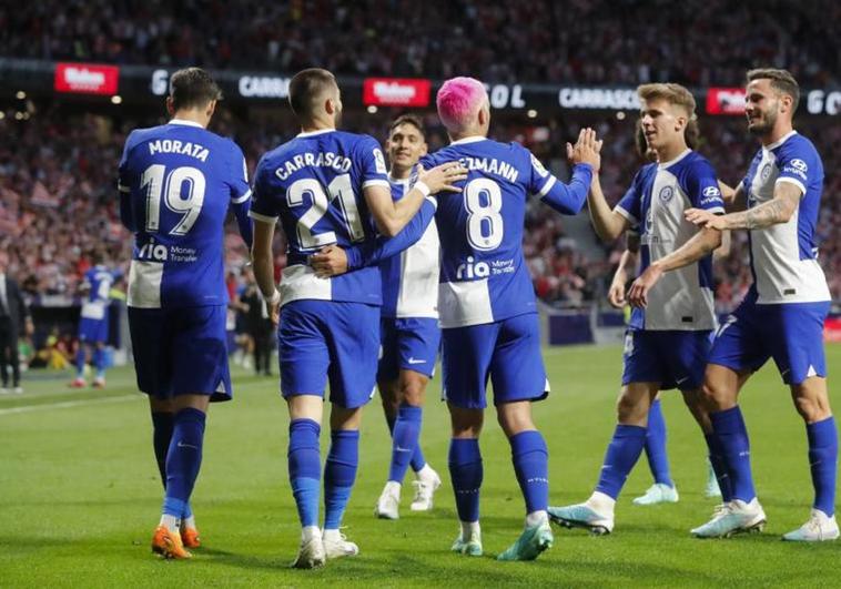 Los jugadores del Atlético celebran el gol de Carrasco ante el Mallorca.