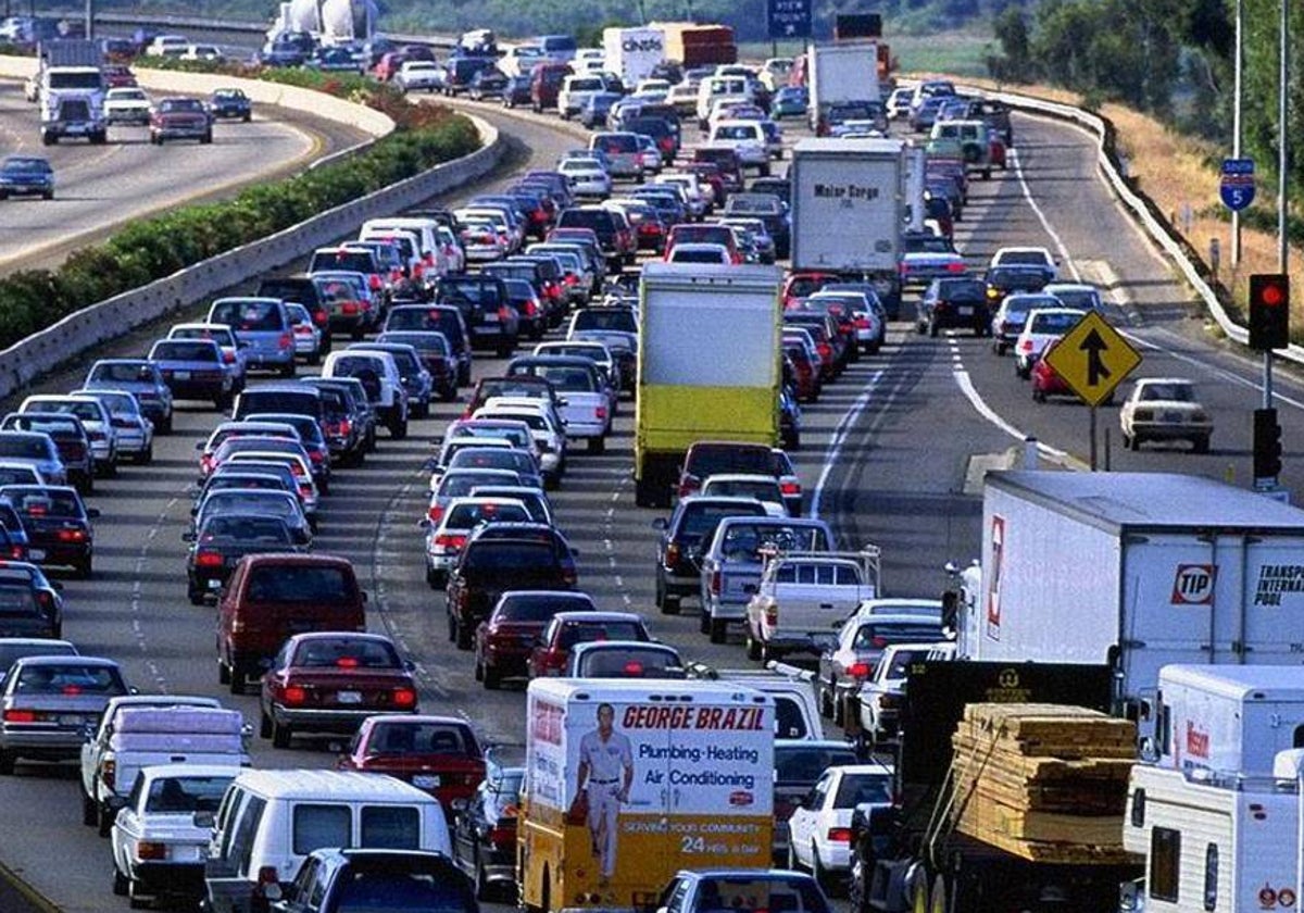 Atascos en rondas de circulación son habituales en el día a día de las grandes ciudades