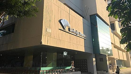Unicaja se plantea un ERE tras reducir un 43% su beneficio