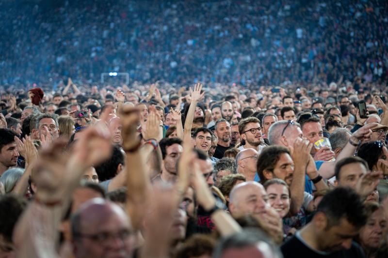 Los asistentes al concierto de Bruce Springsteen ayer en Barcelona.