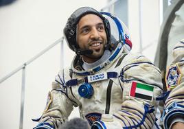 Un astronauta árabe camina por el espacio por primera vez en la historia