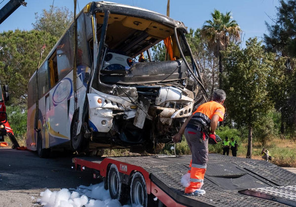 Una mujer muerta y 25 heridas tras volcar en Huelva un autobús con temporeras