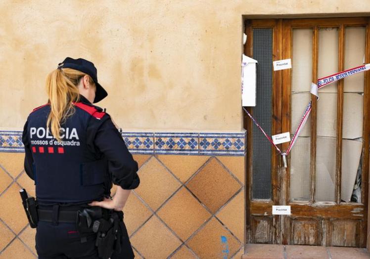 Los Mossos precintan la casa del presunto autor.