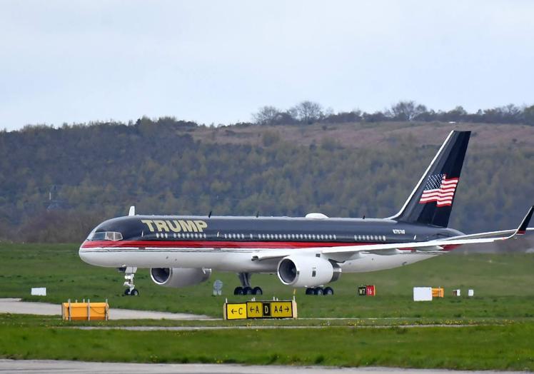 El avión de Donald Trump ha aterrizado este lunes en Aberdeen.