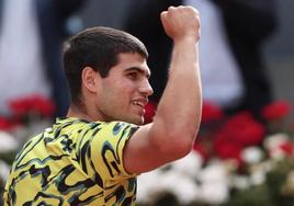 Carlos Alcaraz, celebrando la victoria frente a Khachanov en los cuartos de final del Masters de Madrid.