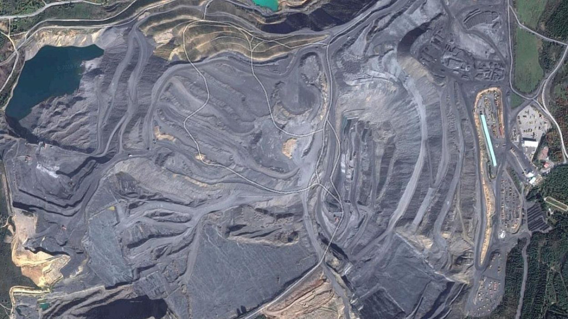 The Supreme Court sentences the “king of coal” to four years in prison and to pay 24 million