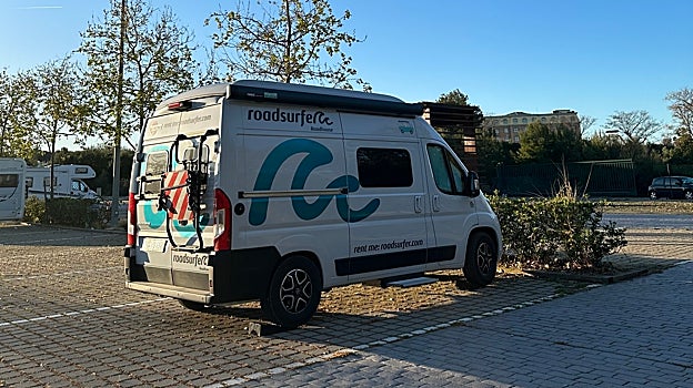 Estacionamiento y servicios del área de Caravaning