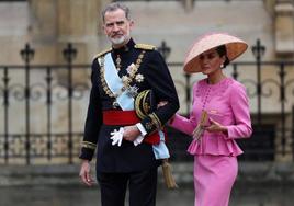 Don Felipe y Doña Letizia, entrando juntos en la Abadía de Westminster.