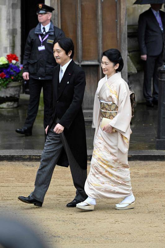 El heredero de la corona de Japón, Fumihito, y su esposa, Kiko.
