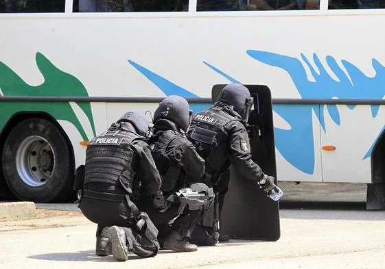 El SUP denuncia riesgo de los policías nacionales por desabastecimiento de  chalecos antibala