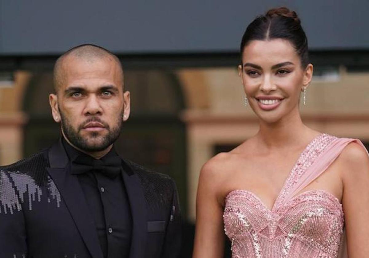 Dani Alves y Joana Sanz, en una foto de archivo.