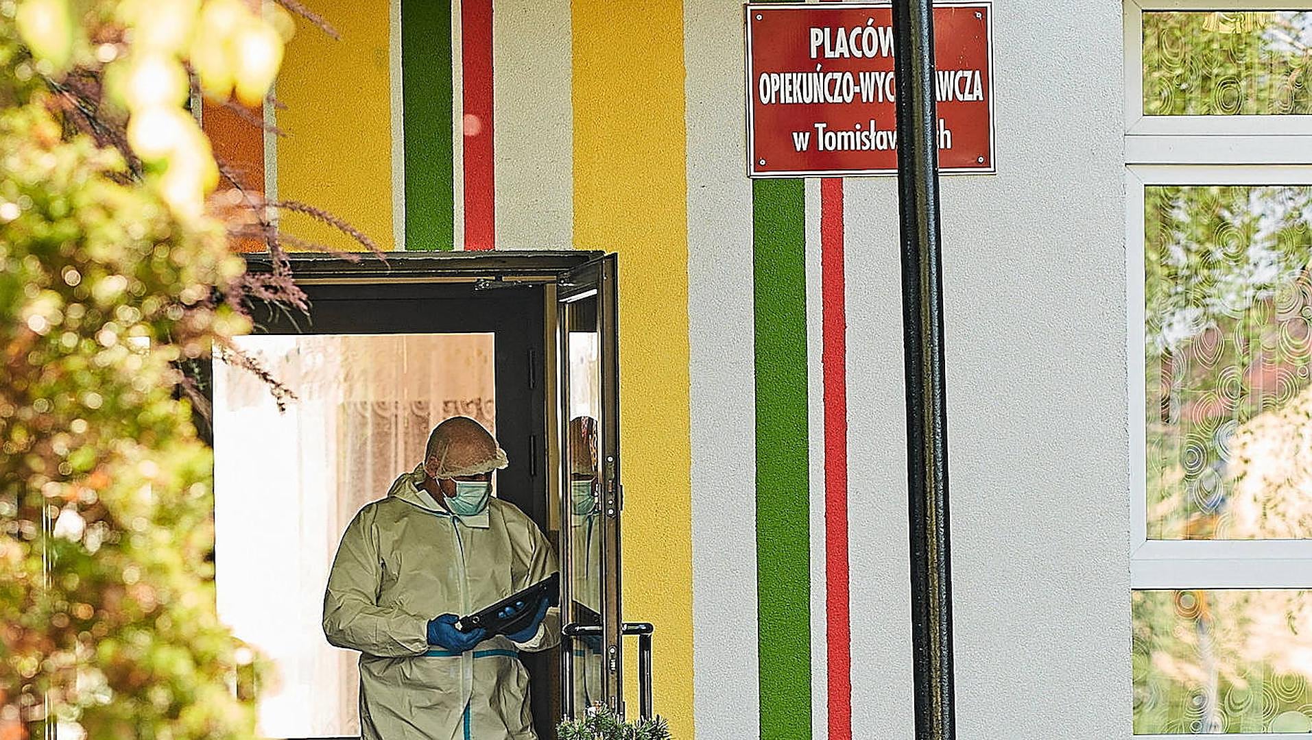 A 19yearold boy stabbed a minor to death and wounded nine others in