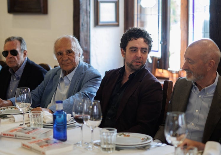 Raúl Cancio, Raúl del Pozo, Jesús Fernández Úbeda y Arturo Pérez-Reverte en la presentación del libro