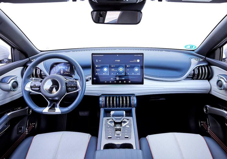Imagen principal - Diferentes detalles del modelo de BYD. 
