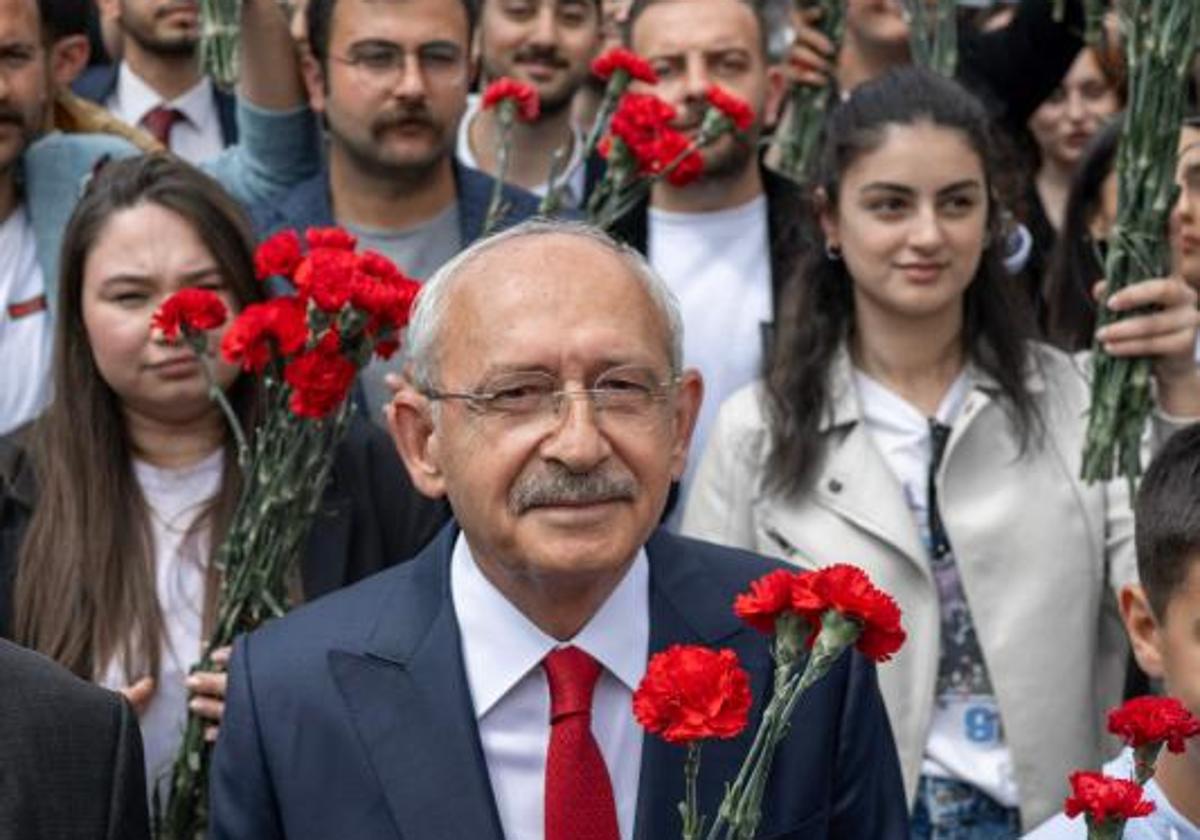 Kalicdaroglu durante una visita al mausoleo de Ataturk.