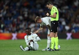 Eduardo Camavinga se duele de su percance físico ante el Getafe.