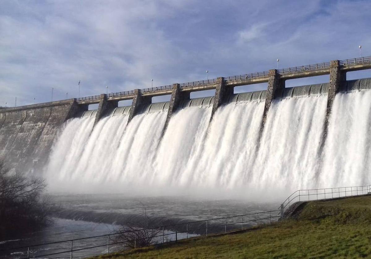 Los embalses hacen equilibrios para generar luz en plena sequía