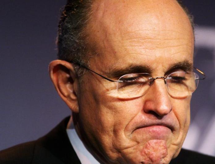 Una empleada acusa al exalcalde de Nueva York Giuliani de agresión sexual