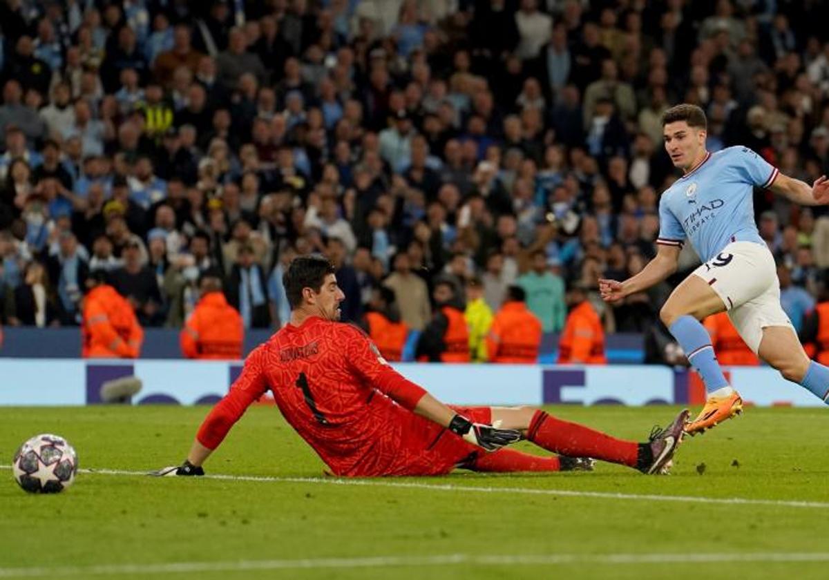 Julian Álvarez rubrica la goleada del Manchester City al Real Madrid en el Etihad.