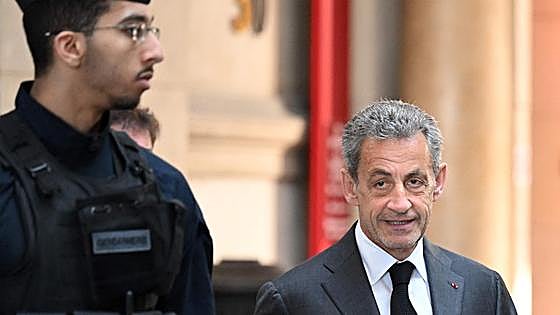 Confirmada la condena de tres años de cárcel para Sarkozy por corrupción
