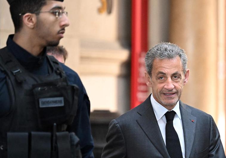 Confirmada la condena de tres años de cárcel para Sarkozy por corrupción