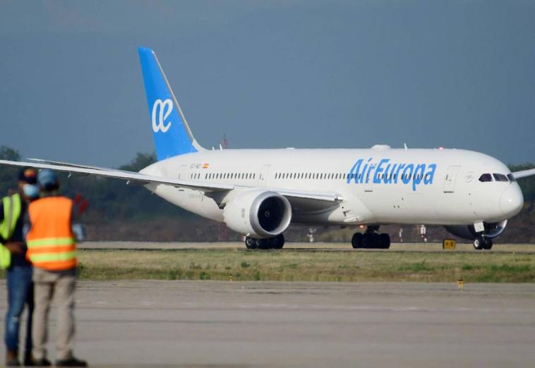 Air Europa pacta con sus tripulantes de cabina una subida del 11,5% en tres años