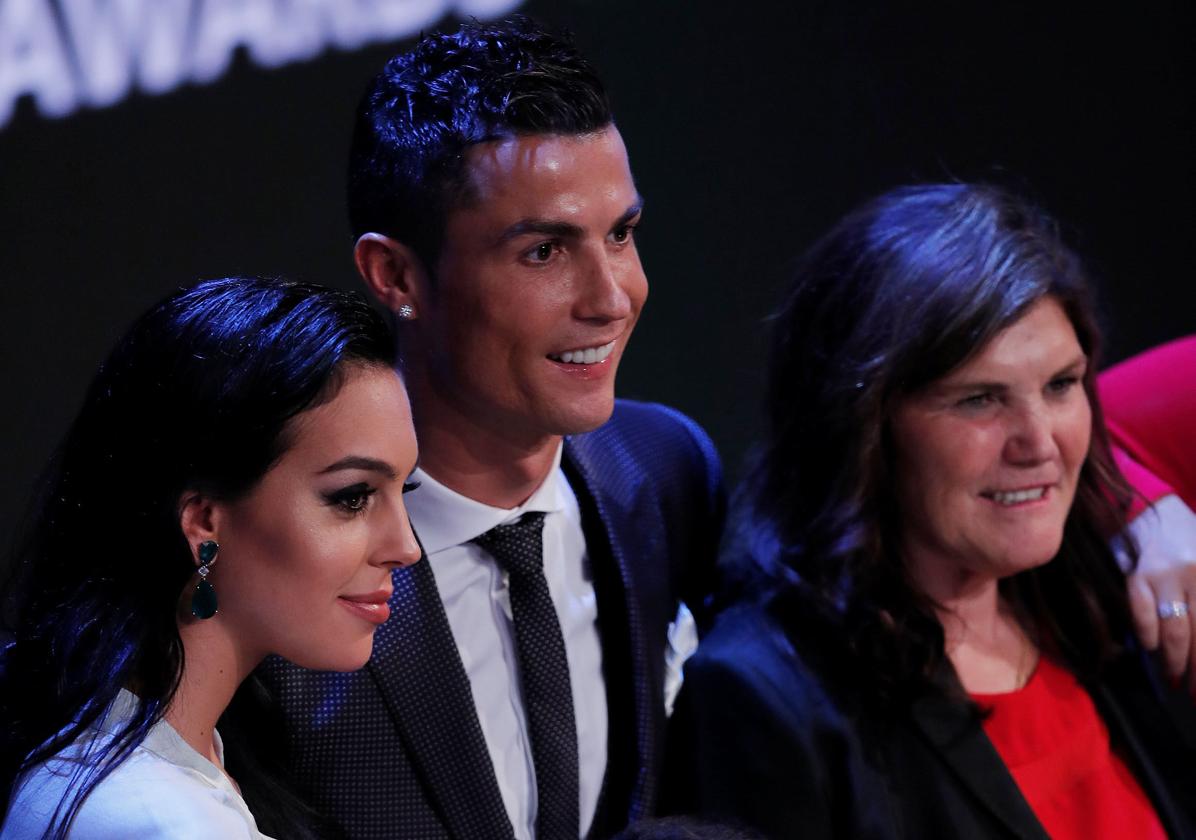 Dolores Aveiro junto a Cristiano Ronaldo y Georgina, en una imagen de de archivo.