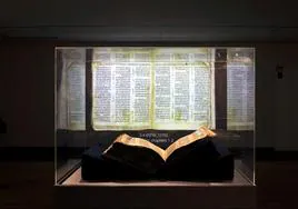 El 'Codex Sassoon', considerada la biblia hebrea más antigua, fue presentada por primera vez al público en la Universidad de Tel Aviv (Israel) en marzo pasado.