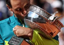 Rafael Nadal, celebrando la victoria en Roland Garros en 2022.
