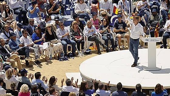 Feijóo apela a los votantes de Cs y Vox para concentrar su apoyo en el PP